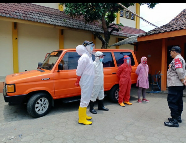 Apel siang sblm  pelaksanaan penyemprotan Disinfektan oleh Destana CC